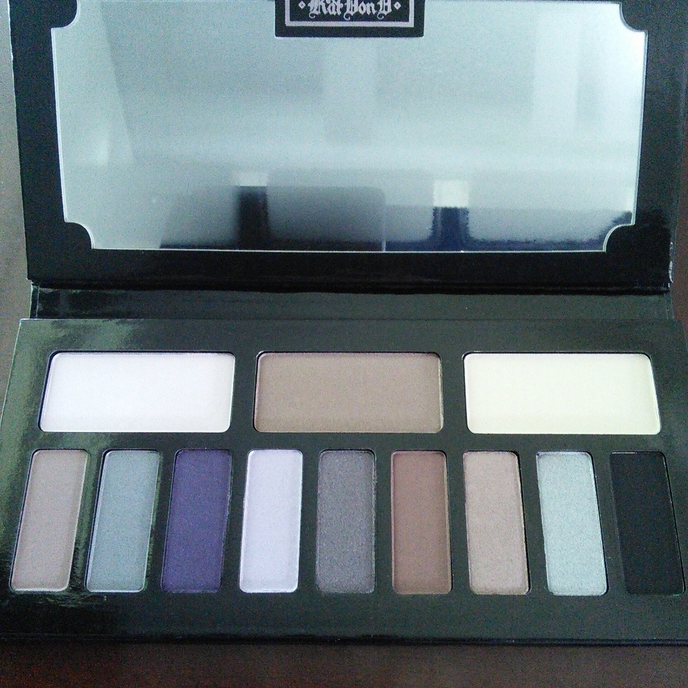 Kat von D innerstellar eyeshadow palette